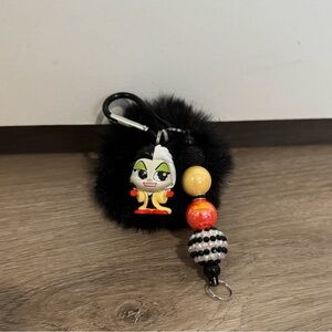 Disney Doorables Cruella de Vil Keychain Figure Faux Fur Charm
